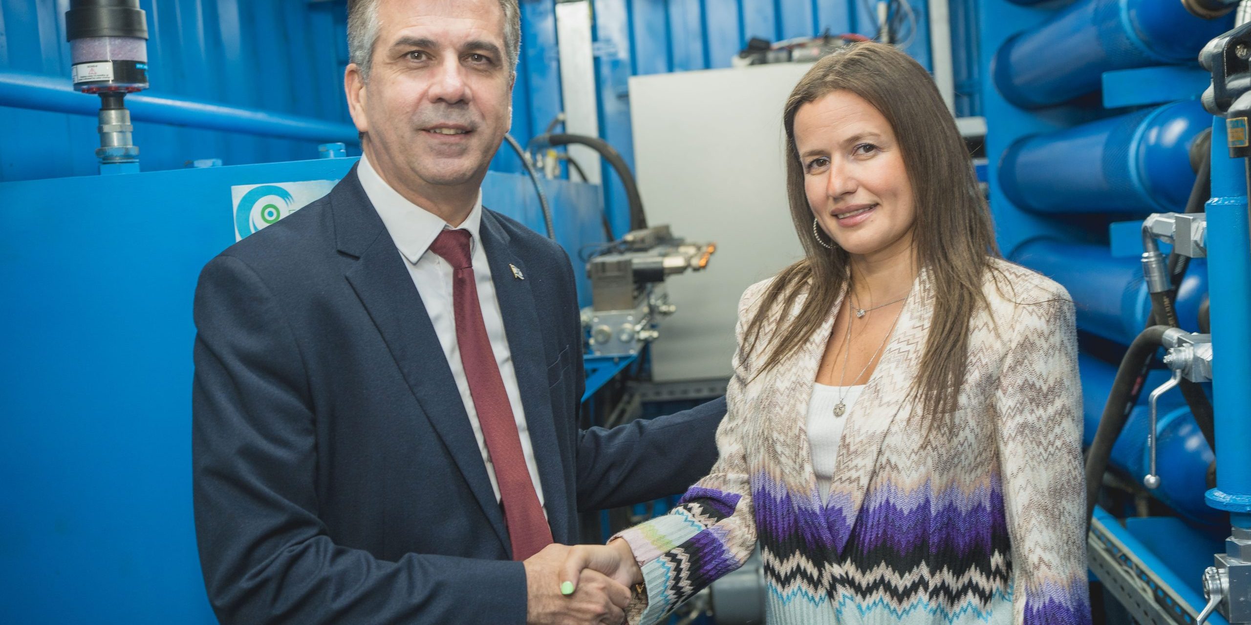 Eli Cohen, Minister of Energy and Inna Braverman, CEO of Eco Wave Power